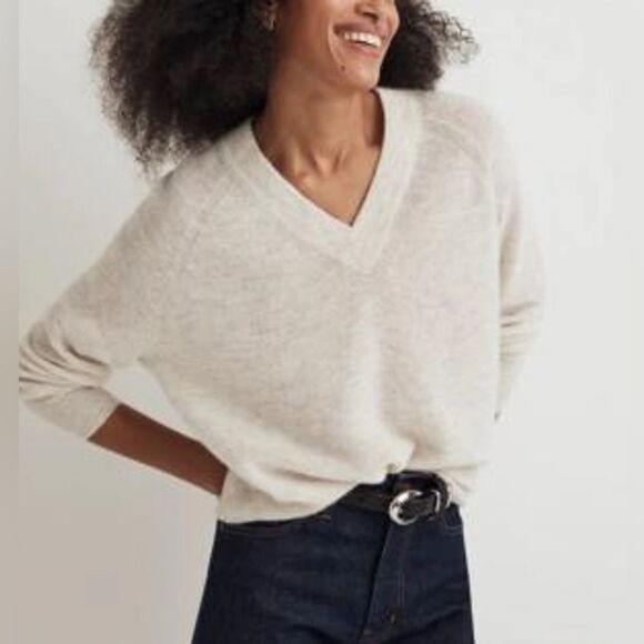 ASOS Vero Moda V-Neck Fuzzy Sweater Oatmeal Women’s Medium Preppy Classic Soft - Picture 1 of 10
